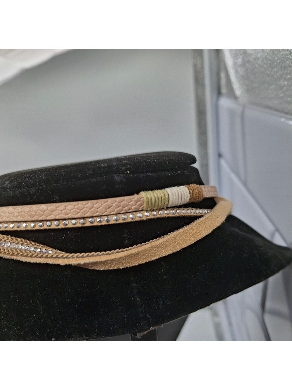 Gold Feather Choker Style Boho Necklace Magnetic Clasp - Picture 5 of 6